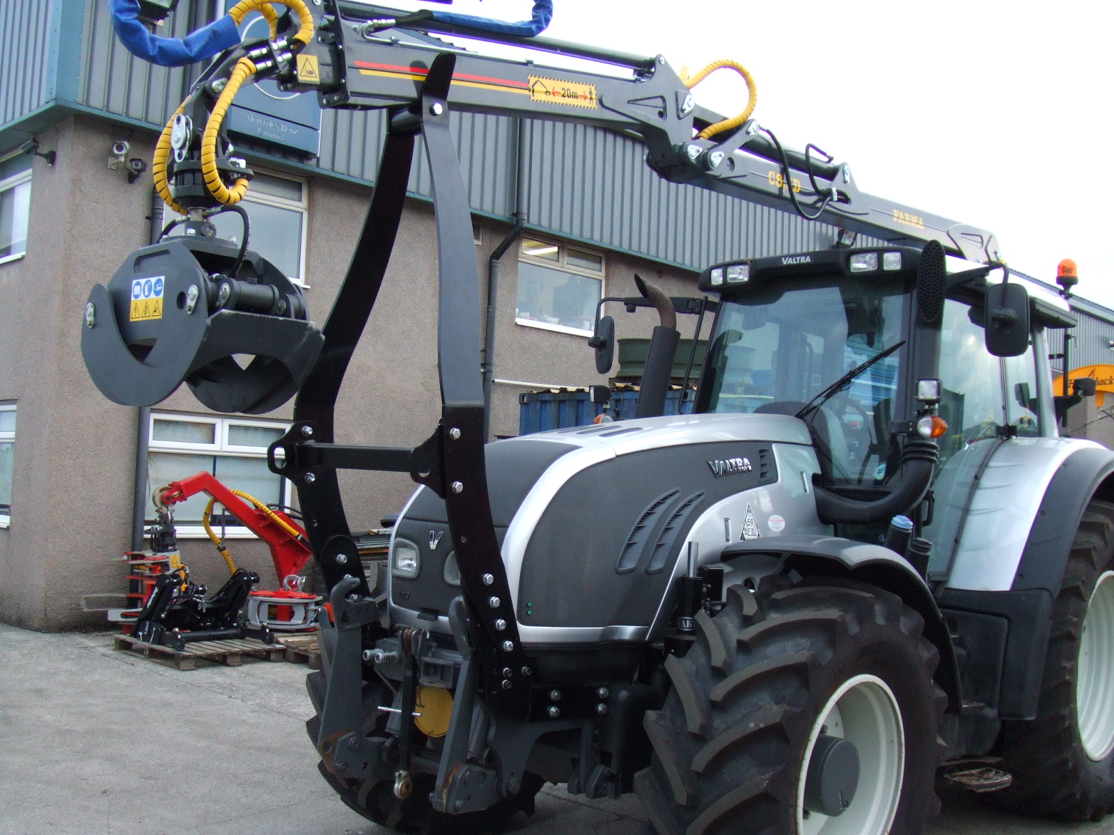 50KM/HR VALTRA WITH JAKE CRANE AND HEIZOHACK CHIPPER SET-UP