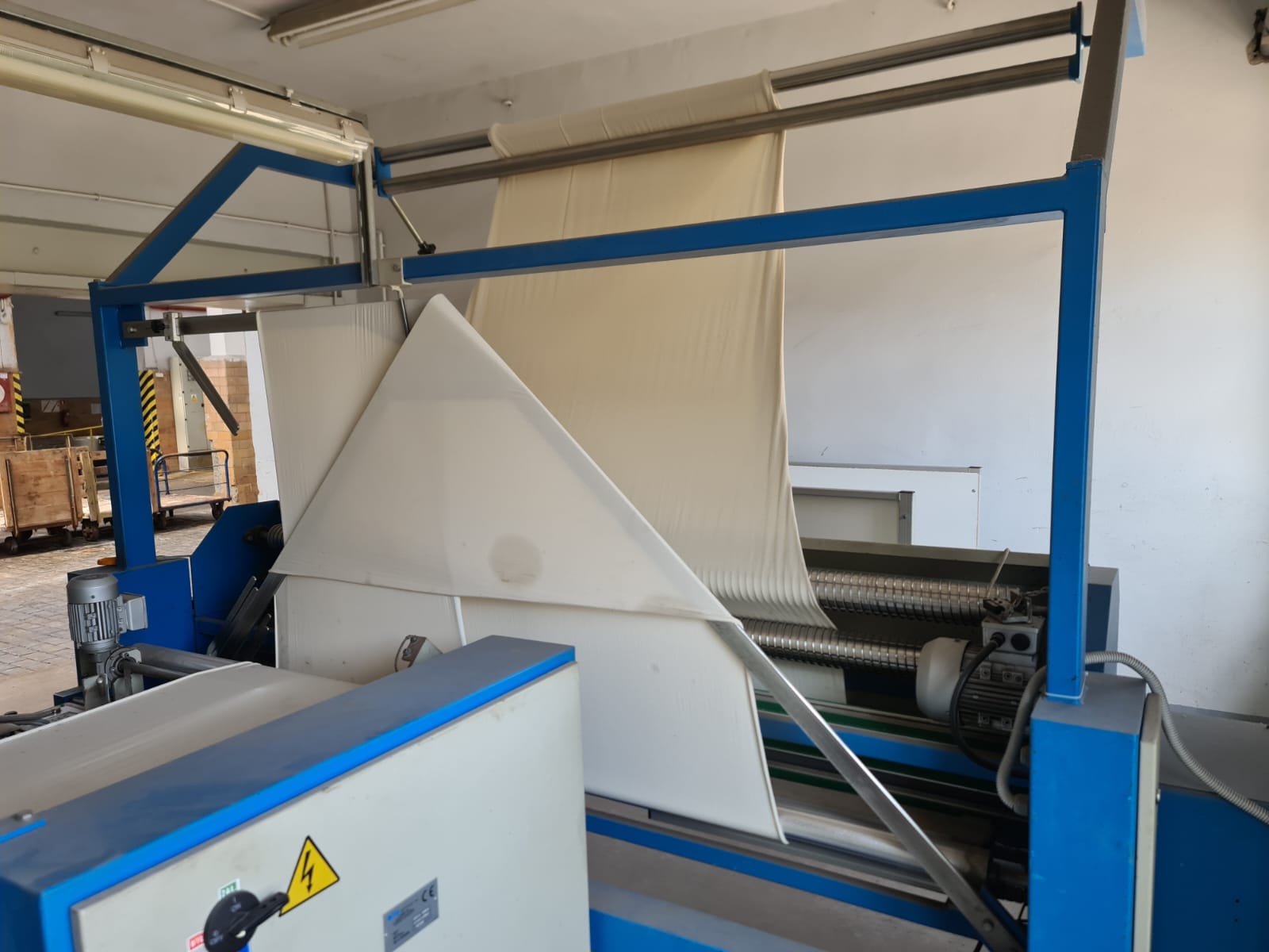 Mejora tu Producción Textil con la Máquina MTG de Doblar y Coser