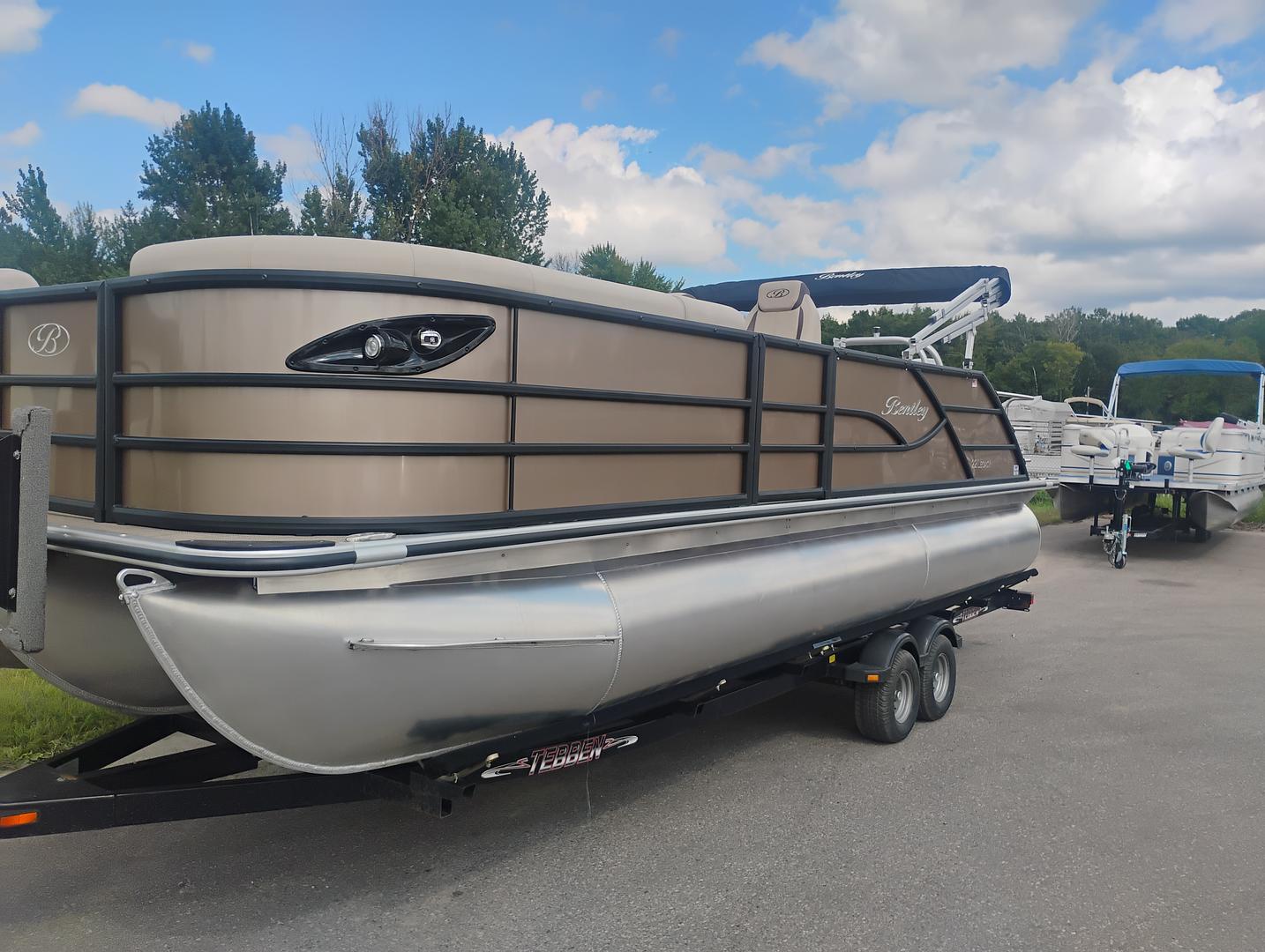 bentley Legacy 223 Swingback tritoon honda 200 HP Honda outboard boat world best price discovery bay CA california nationwide