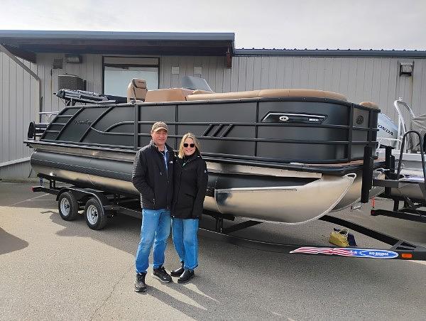 TIM & JULIE LAKEVILLE BENTLEY ELITE SWINGBACK TRITOON 150HP HONDA