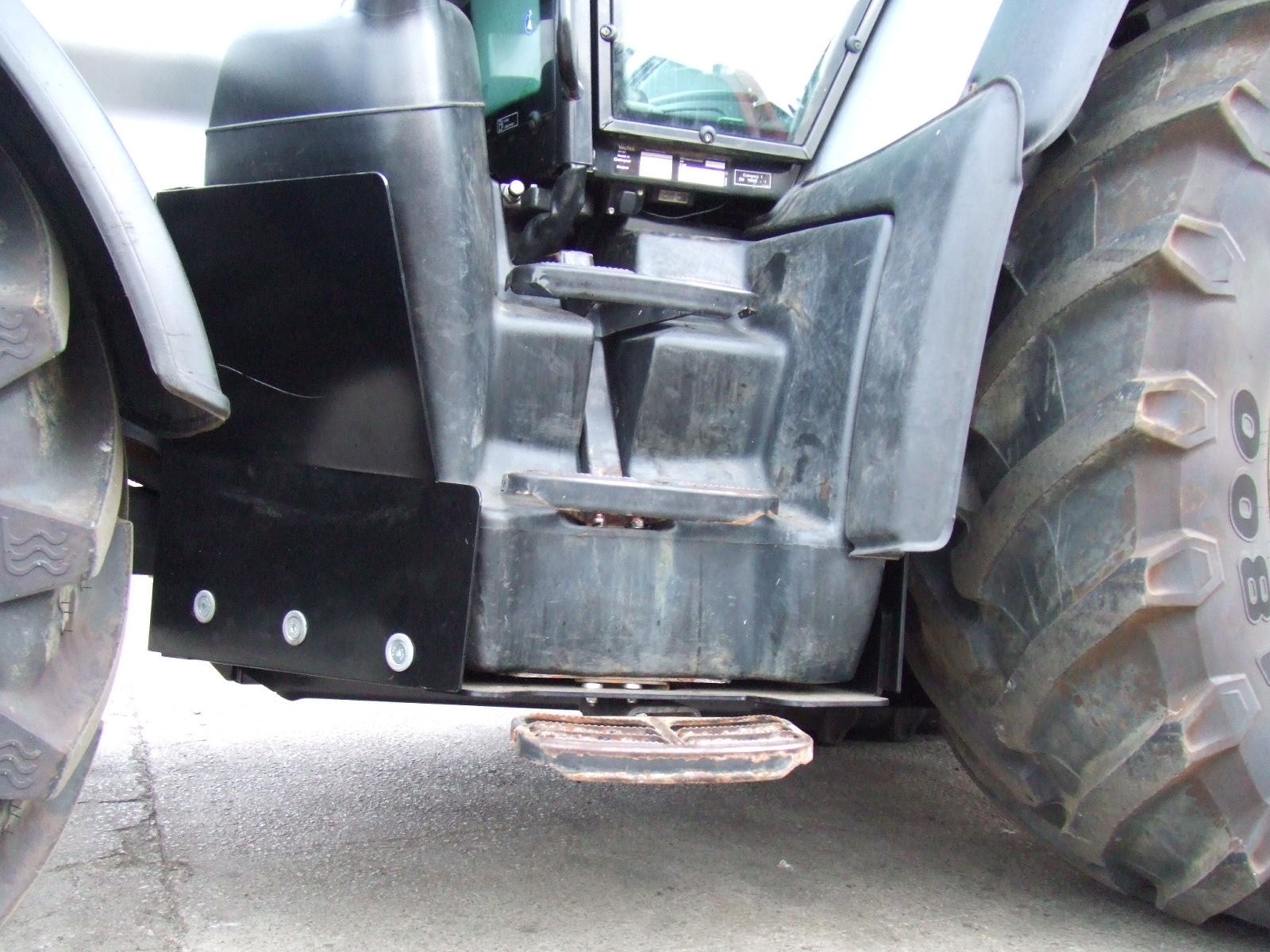 50KM/HR VALTRA WITH JAKE CRANE AND HEIZOHACK CHIPPER SET-UP