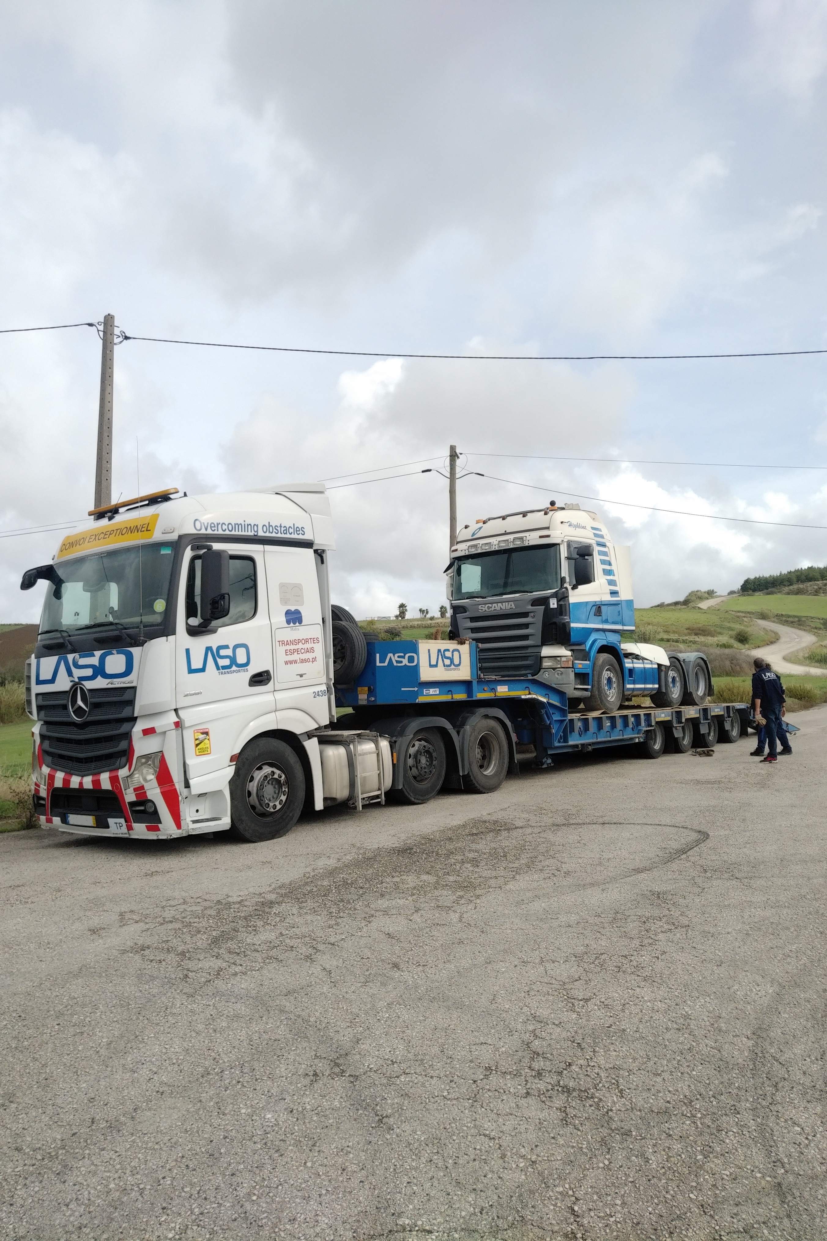 Transport & Delivery of Scania R420 6X2 tractor unit to Port. Shipping to Asuncion - Paraguay.