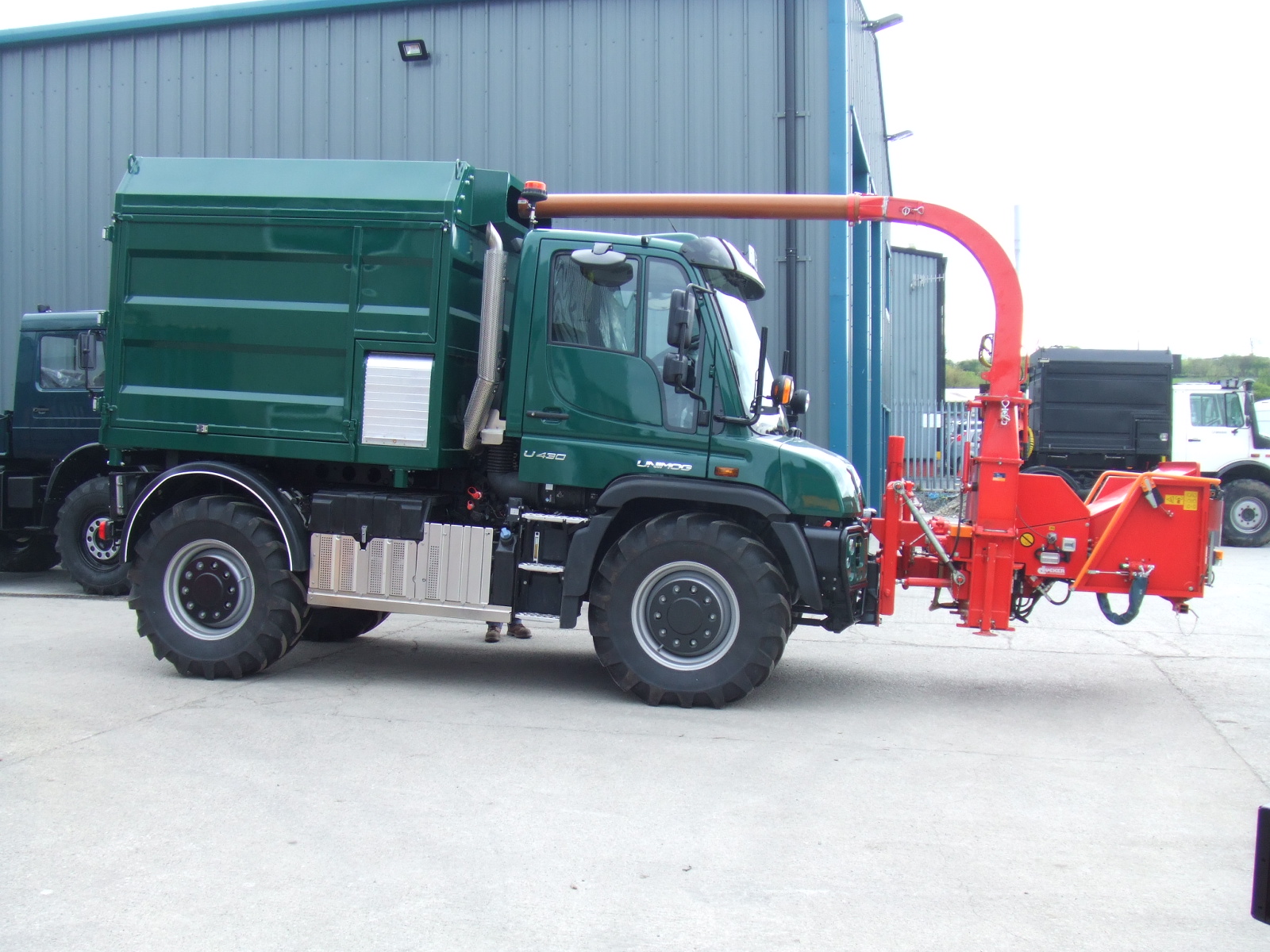 BESPOKE CHIPBOX AND USED DEUCKER HF250 10” CHIPPER WE FITTED ONTO NEW UNIMOG U430