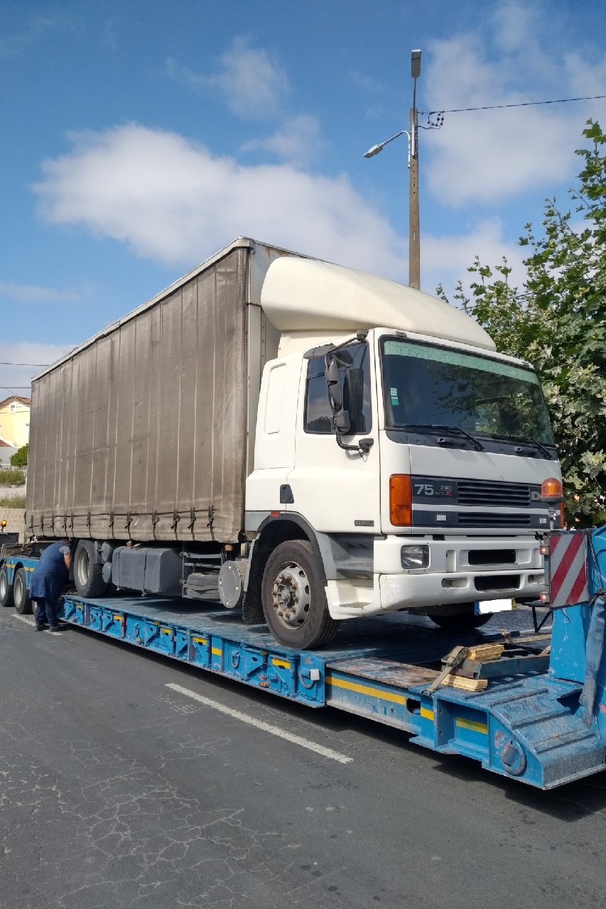 New in stock. Left hand drive DAF 75 240 ATI 19 ton curtainsider.