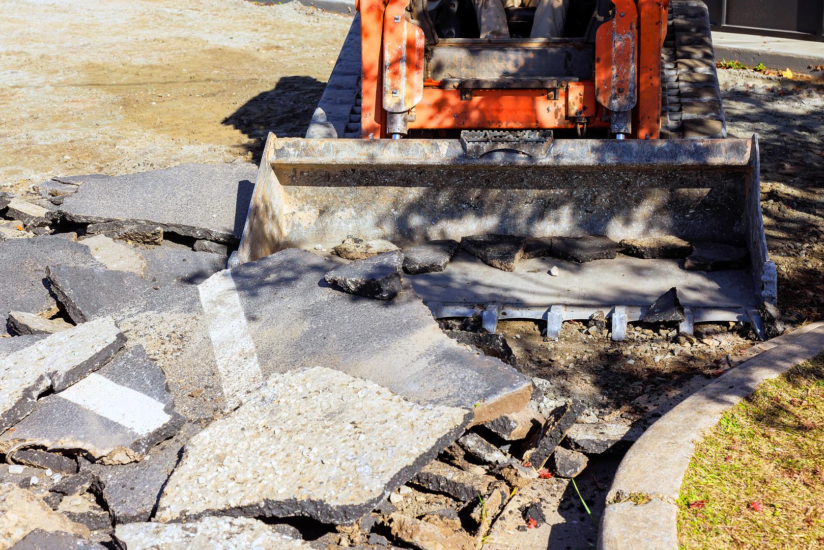 Ceasars screener processing asphalt millings on a road building project