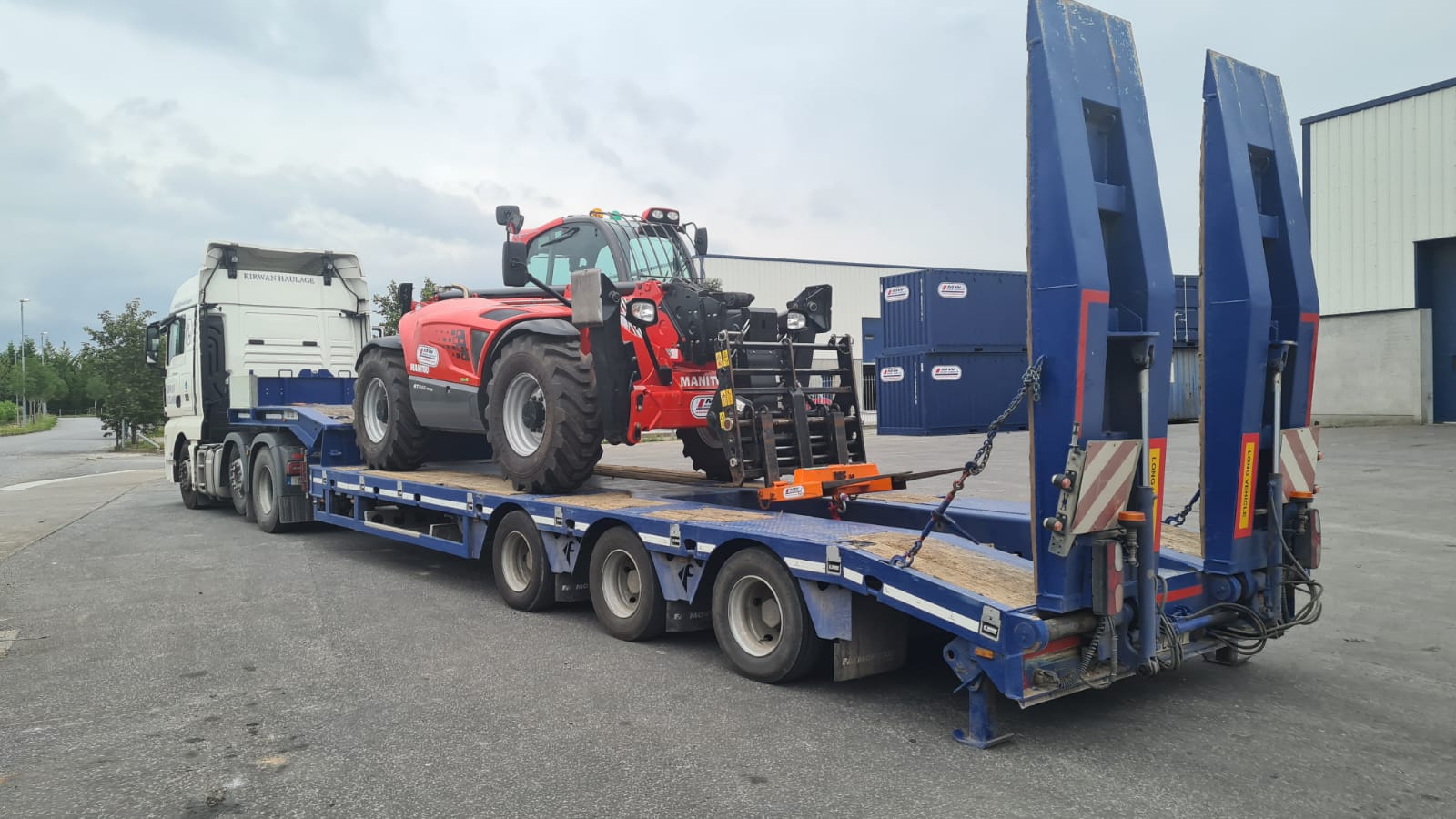 18 meter Manitou Heading Away