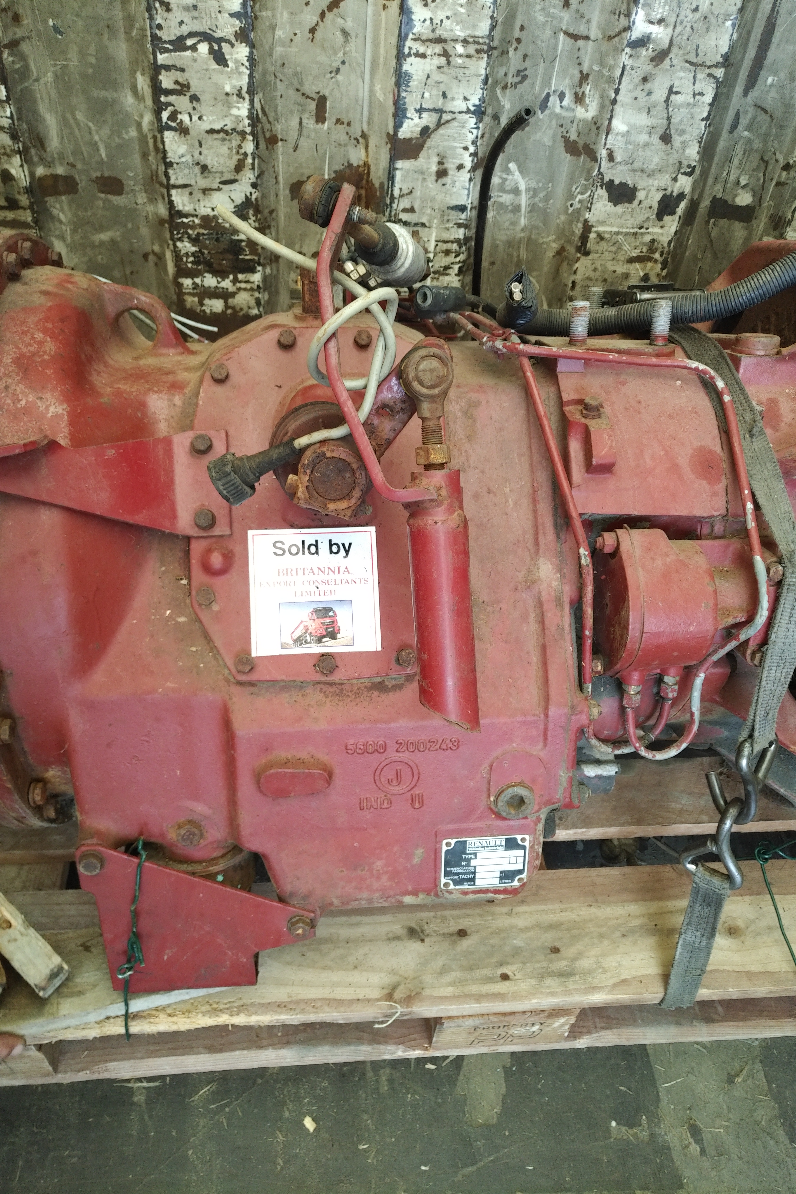 Transport & Delivery of Renault B18 manual gearbox from Portugal to Estonia.