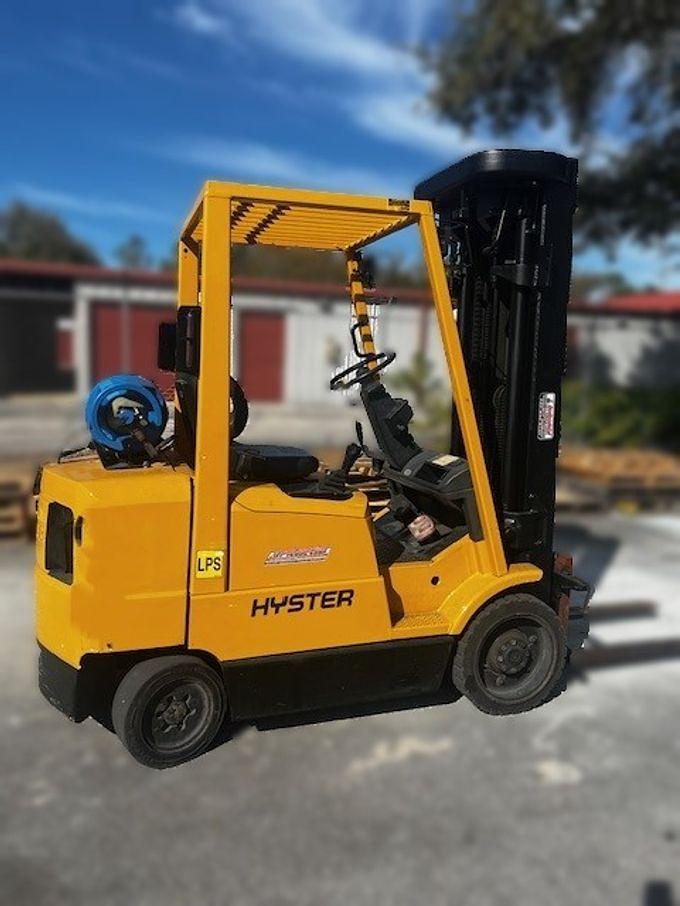 Hyster forklift with BBI motive power battery