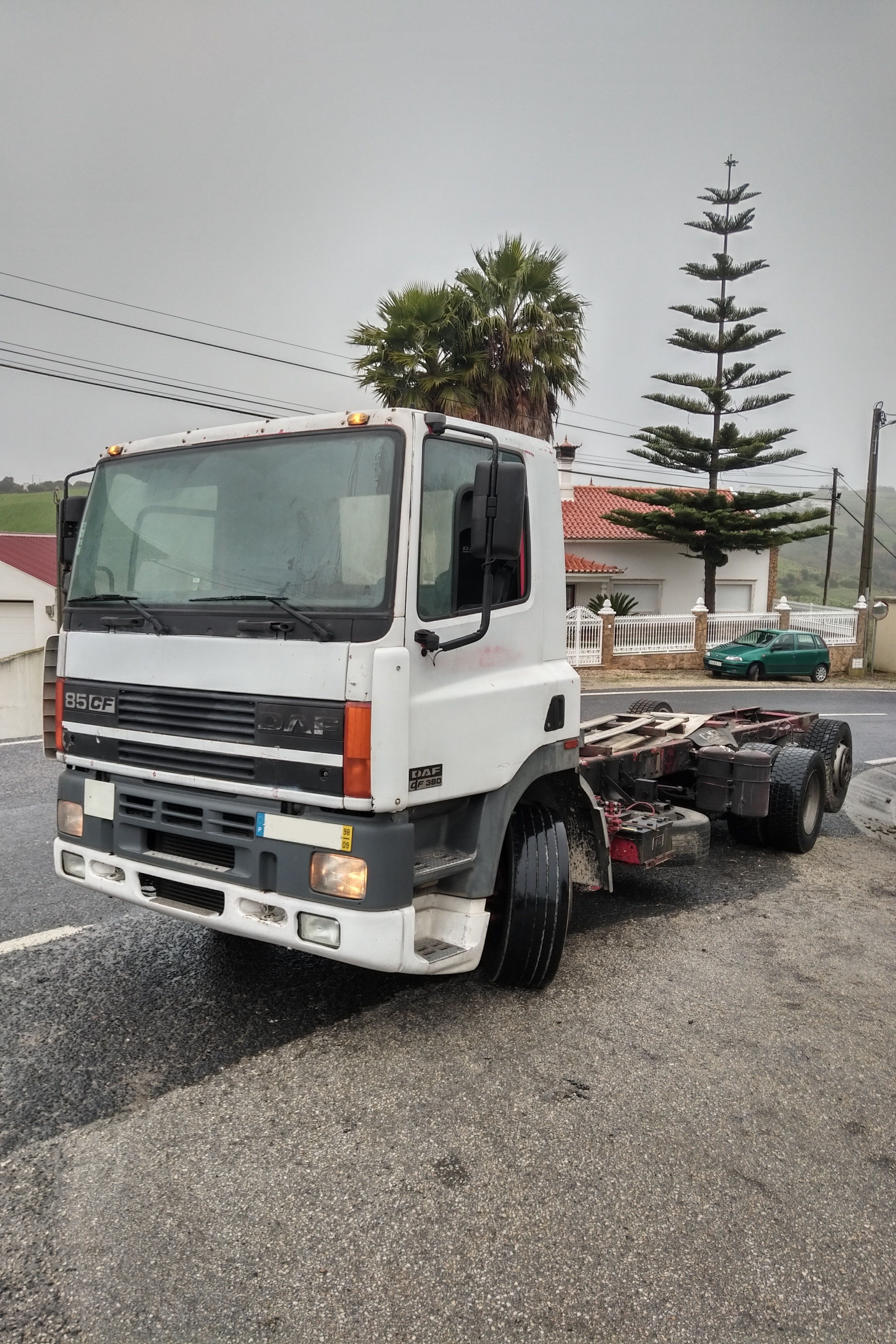 FOR SALE: Left hand drive DAF CF 85 380 6X2 26 ton Euro 2 chassis cab truck.