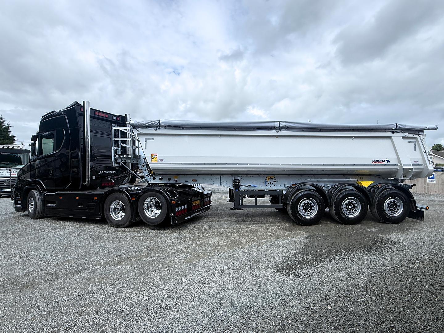 JF Contracts on collection of new Schmitz Tipping Trailer