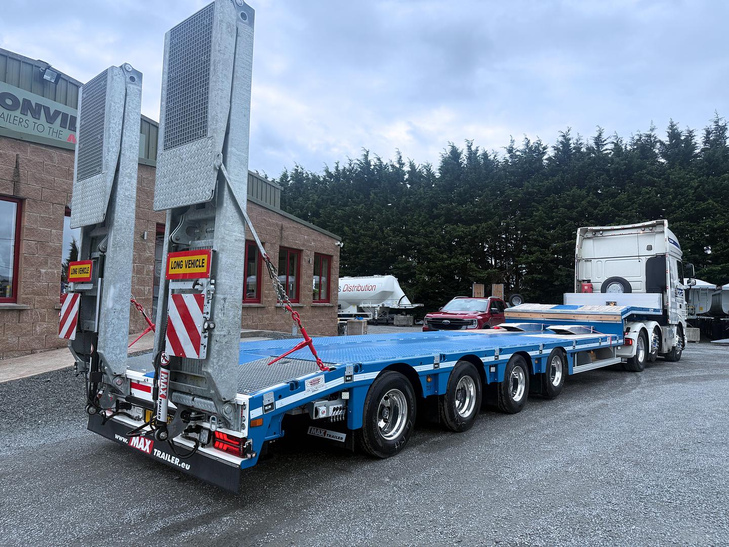 Railway Plant Services on collection of new MAX Trailer, 