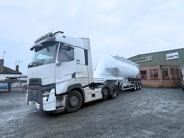 Mallow Transport on collection of new Feldbinder bulk tank