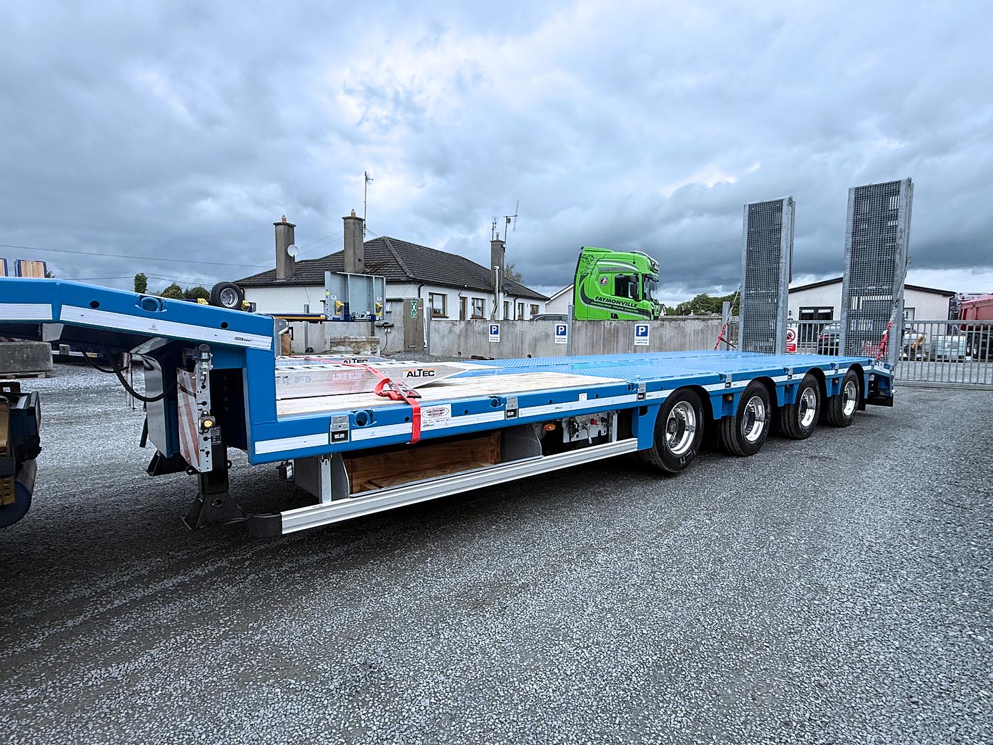 Railway Plant Services on collection of new MAX Trailer, 
