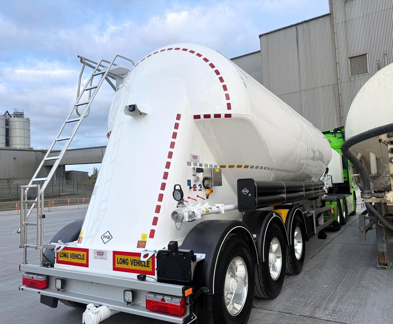 First of batch of new Feldbinder cement tanks delivered to Breedon Cement