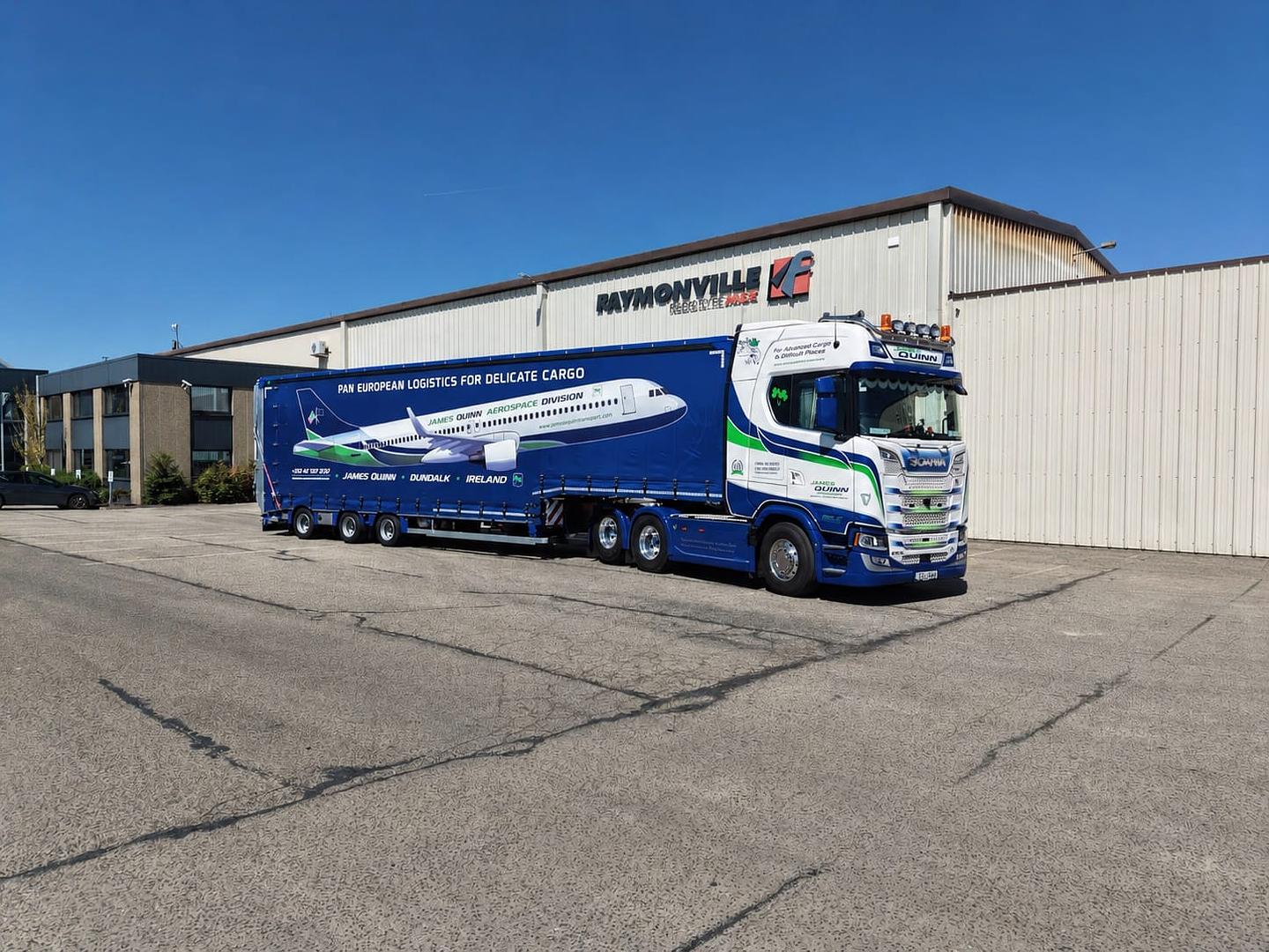 JWQ European recently took delivery of this impressive, custom-built MAX Trailer, complete with a full curtainsider body