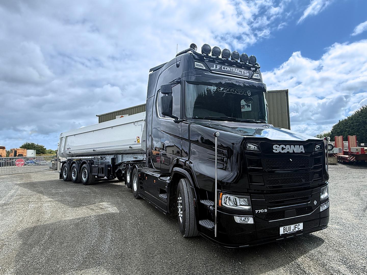 JF Contracts on collection of new Schmitz Tipping Trailer