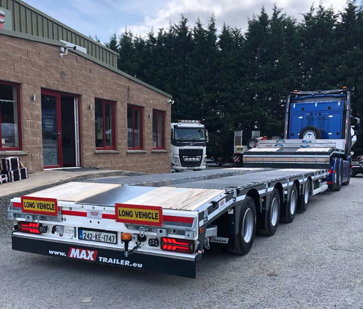 Kane International Heavy Haulage on collection of another new MAX Trailer