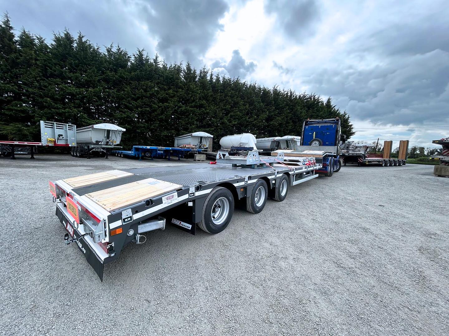 Kane International on collection of another new MAX Trailer