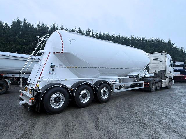 Mallow Transport on collection of new Feldbinder bulk tank