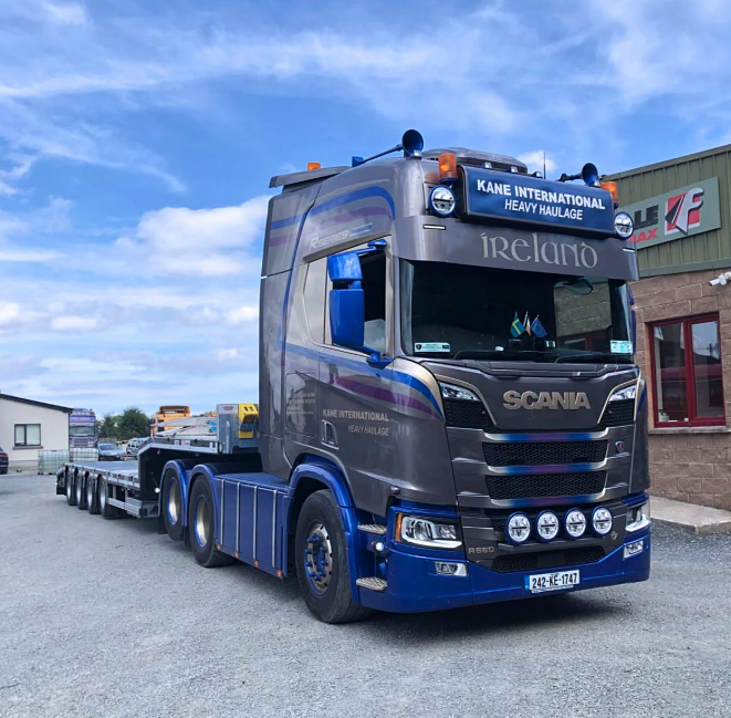 Kane International Heavy Haulage on collection of another new MAX Trailer