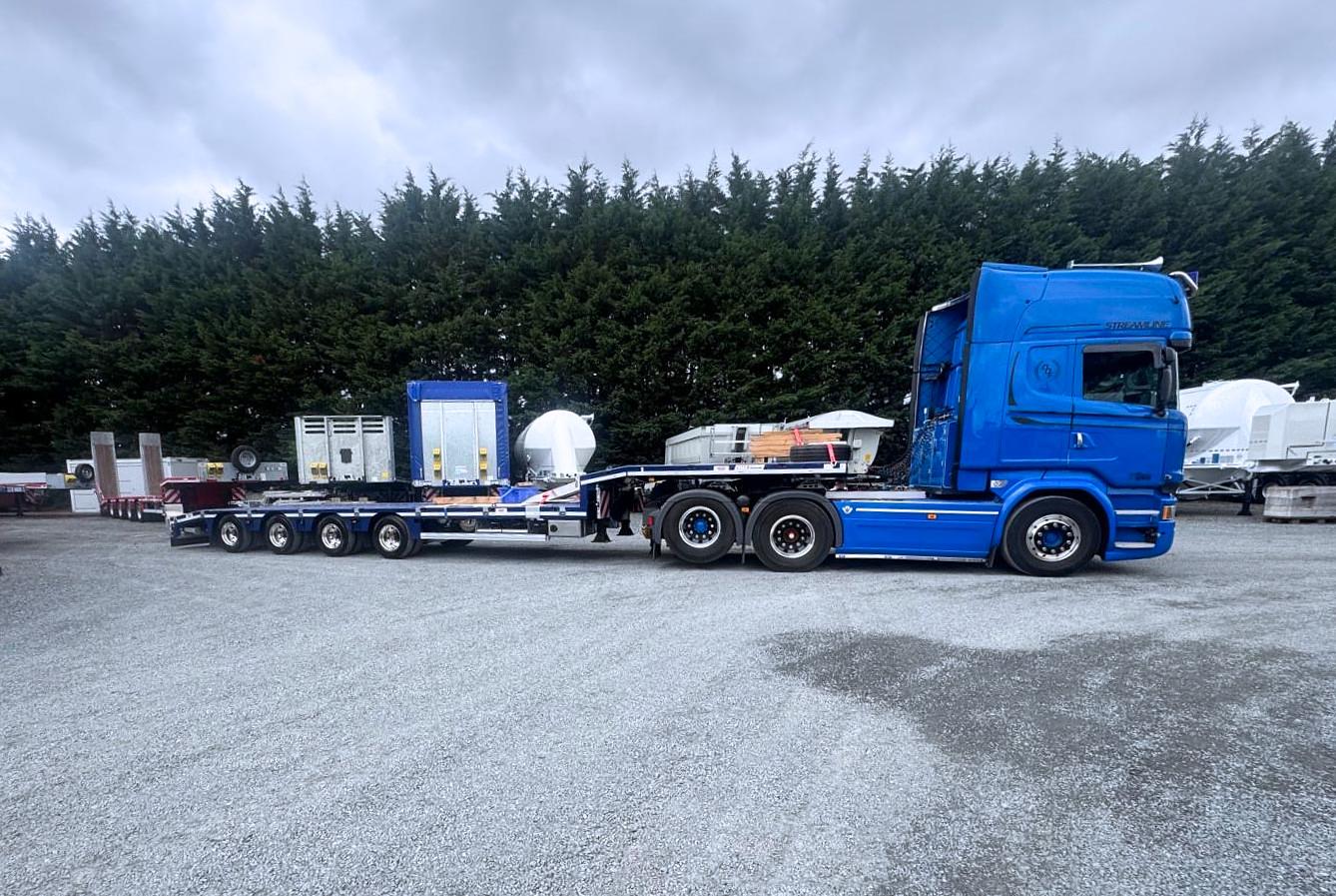 D&D Freight on collection of new MAX Trailer 4 axle extendable low loader