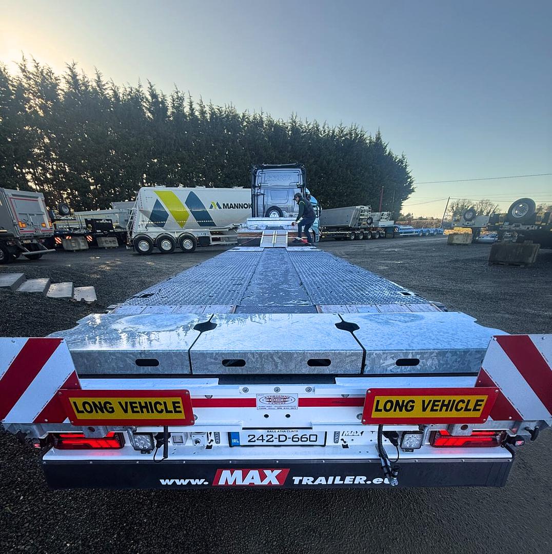 Blackhorse Transport Ltd on collection of new MAX Trailer, 4 axle extendable
