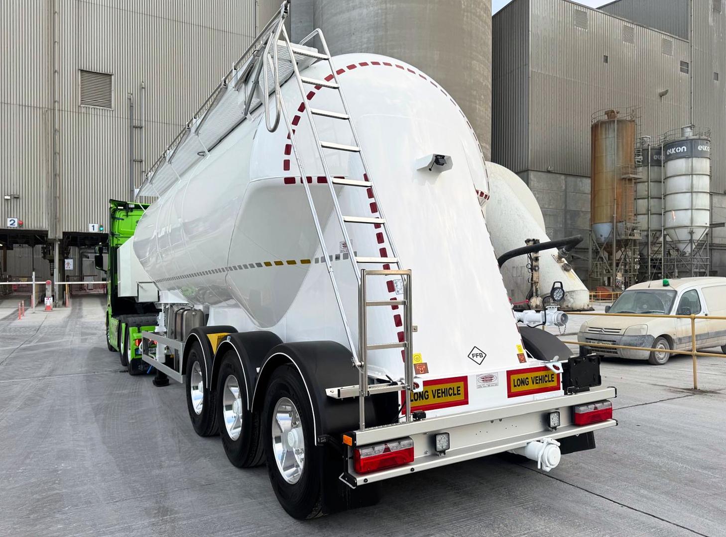 First of batch of new Feldbinder cement tanks delivered to Breedon Cement