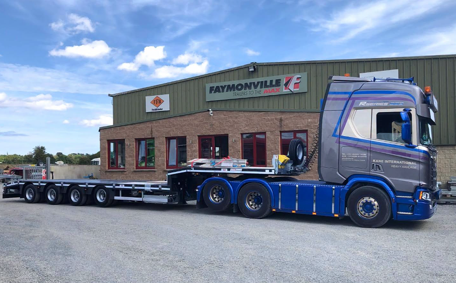 Kane International Heavy Haulage on collection of another new MAX Trailer