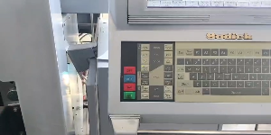 Riproduci video