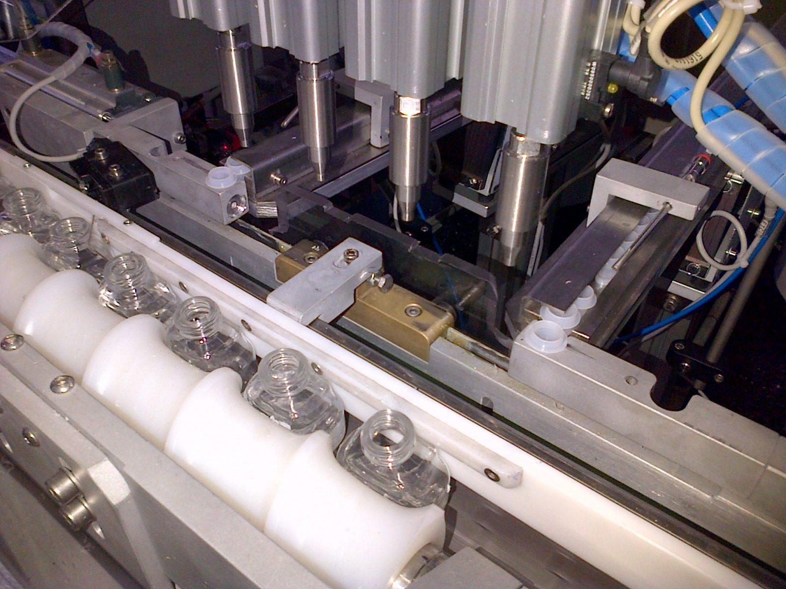 Come riempire e tappare le ricariche liquido anti-zanzare