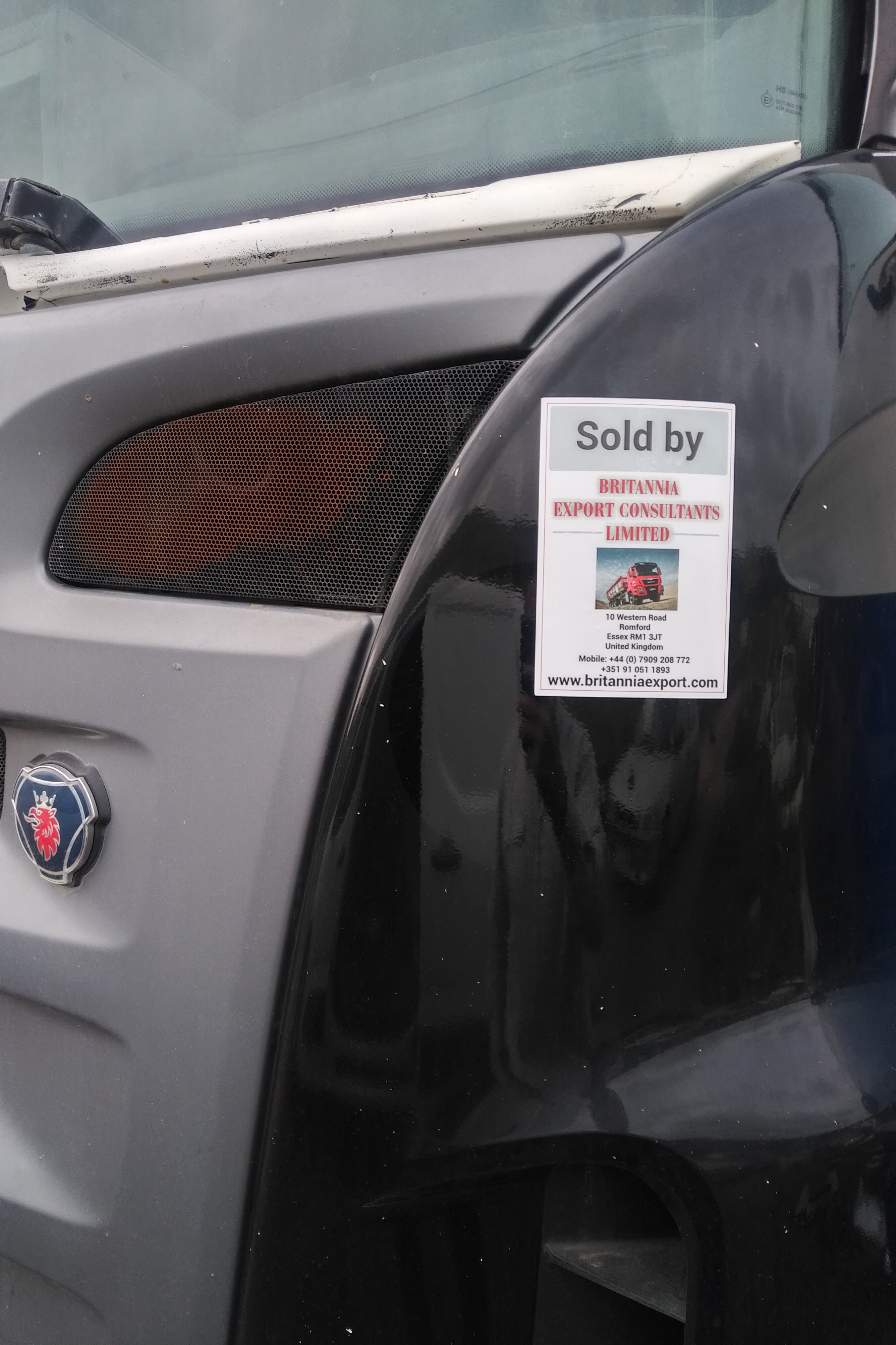 Transport & Delivery of Scania R420 6X2 tractor unit to Port. Shipping to Asuncion - Paraguay.