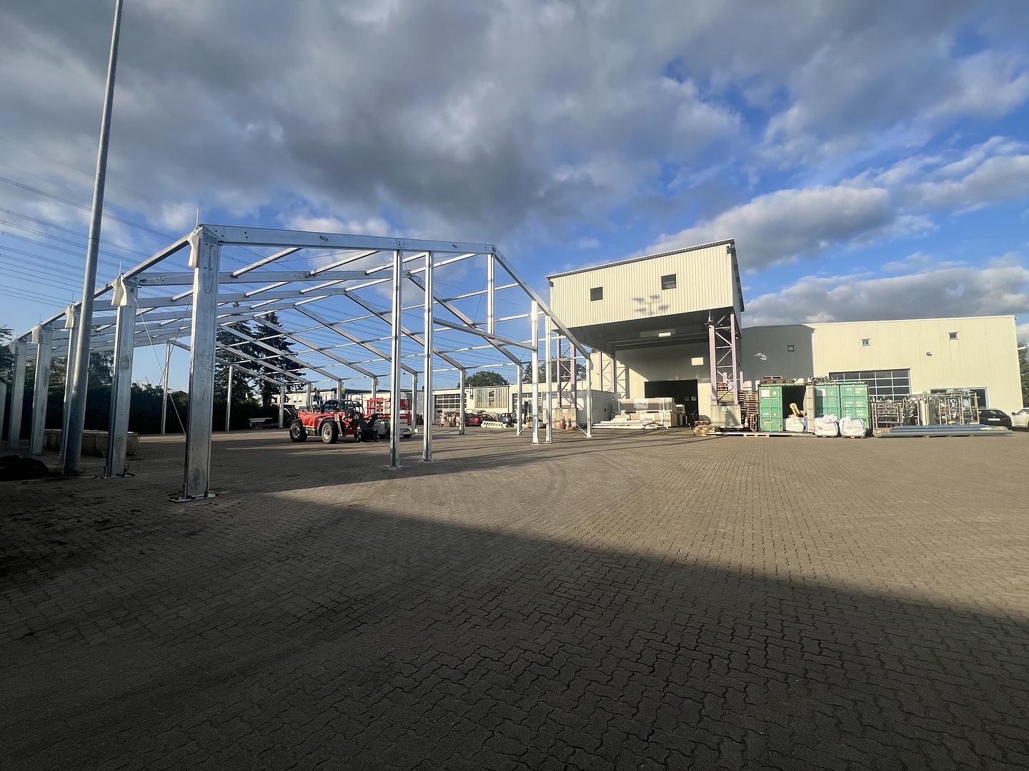 Start of the building of the extra warehouse