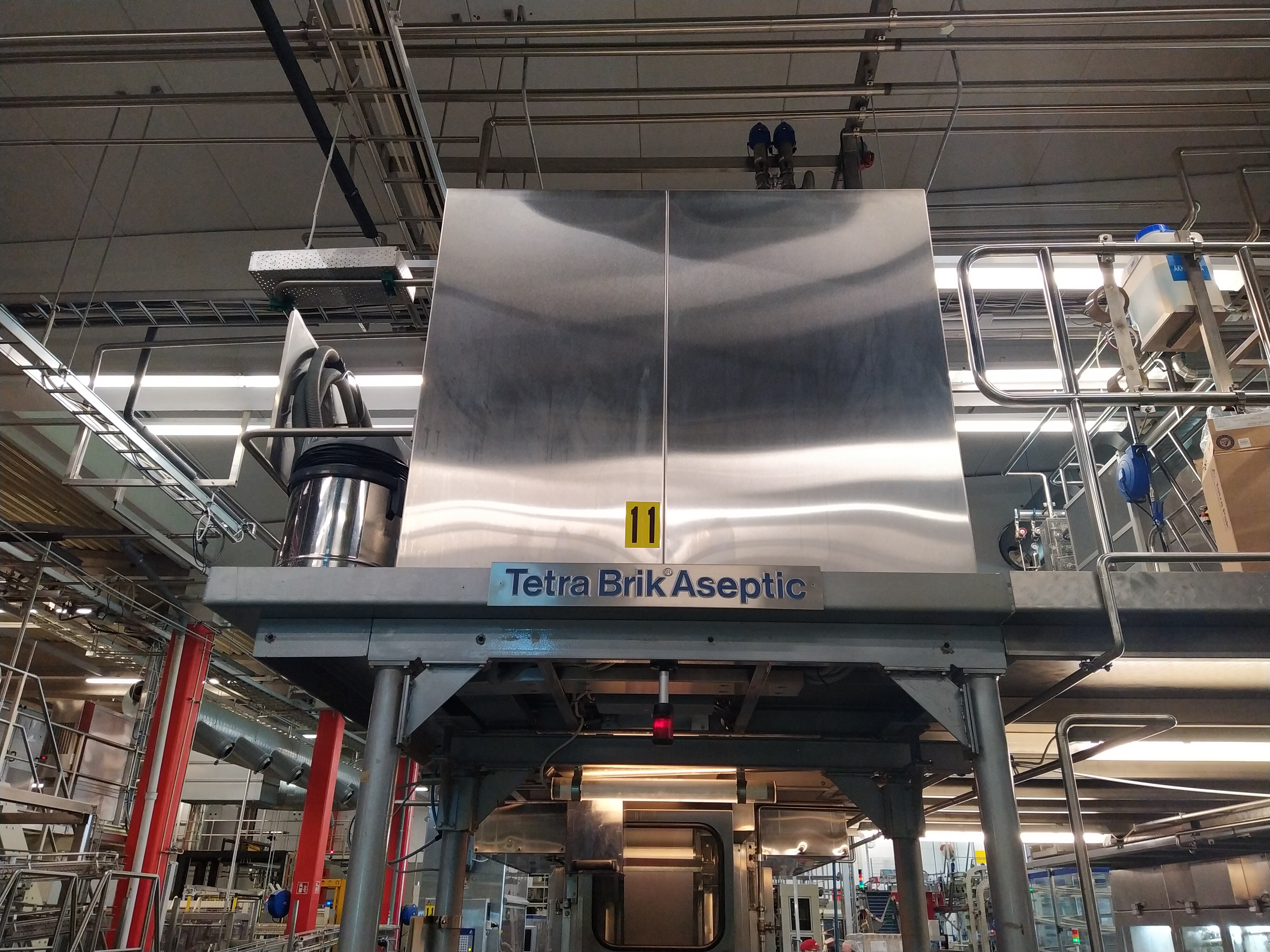 Receiving new machinery - Tetra Pak TBA 8 1000 Slim Line (VIDEO)