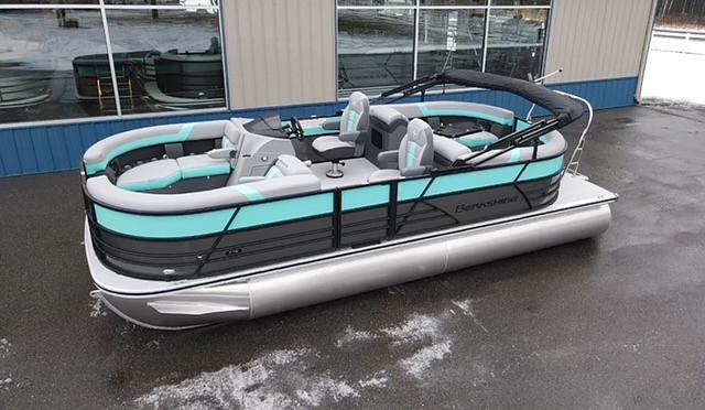 2025 Berkshire CTS Pontoon seating