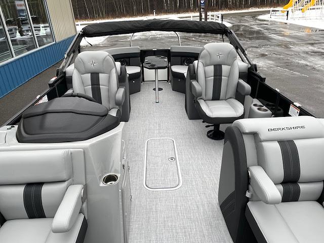 2025 Berkshire CTS Tritoon 150hp livewell