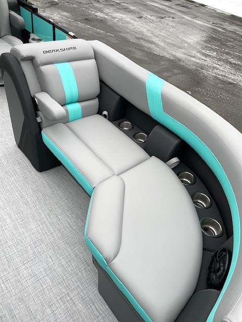 2025 Berkshire CTS Pontoon captains chair