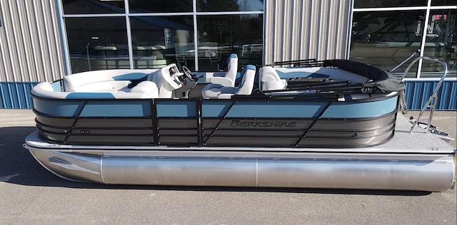 2025 Berkshire Tritoon 150 captains chair
