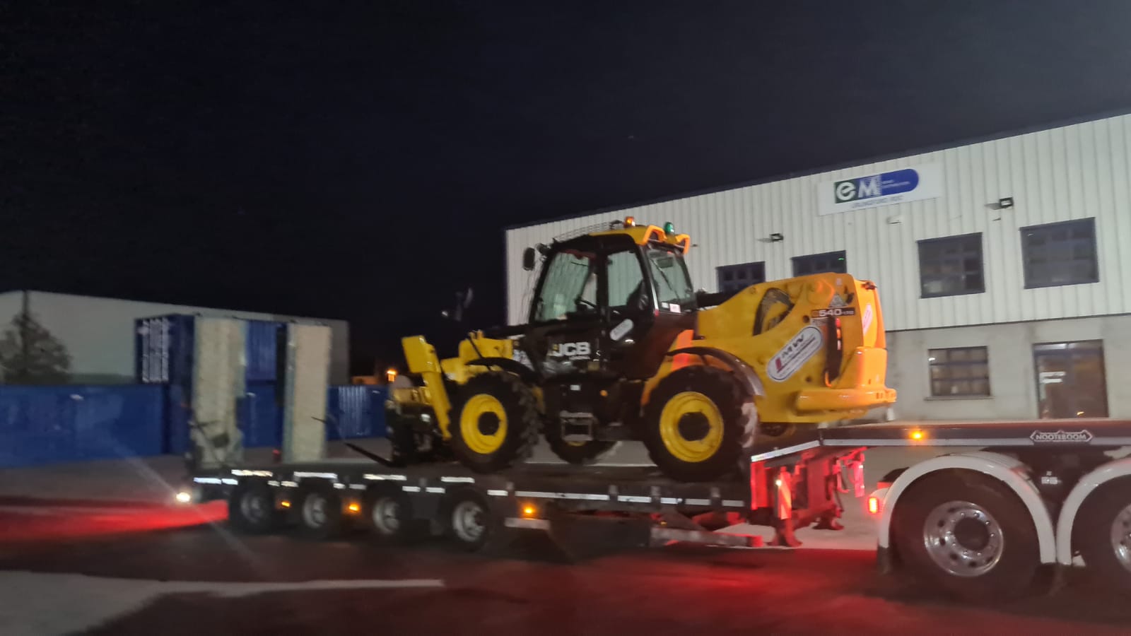 JCB 540-140 heading out on Hire 
