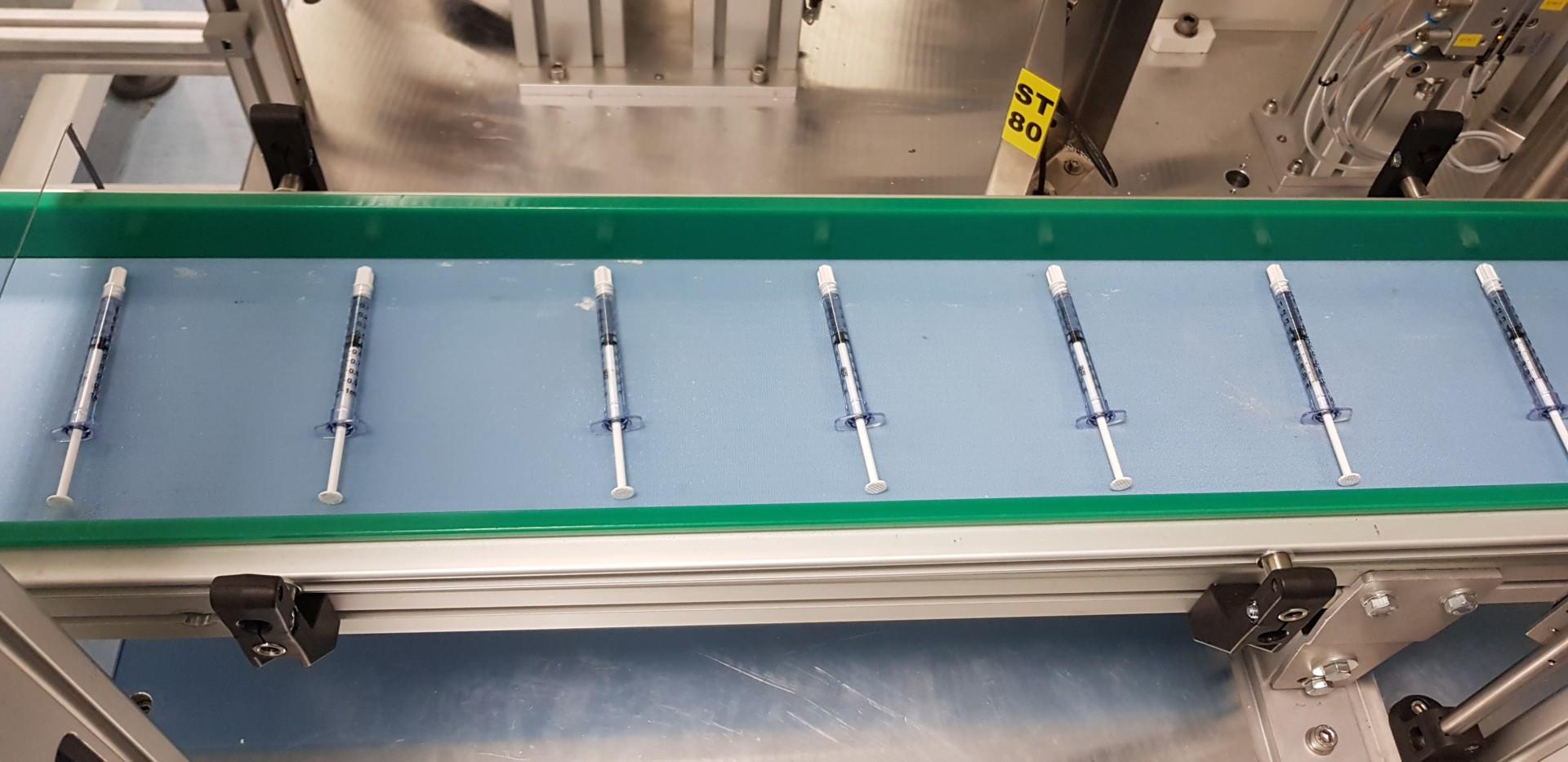 Syringe filling and capping system for Industry 4.0