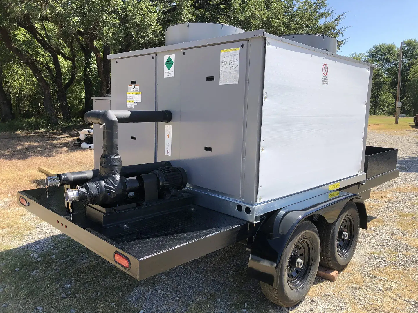 Portable chiller system, front view with pump and controls
