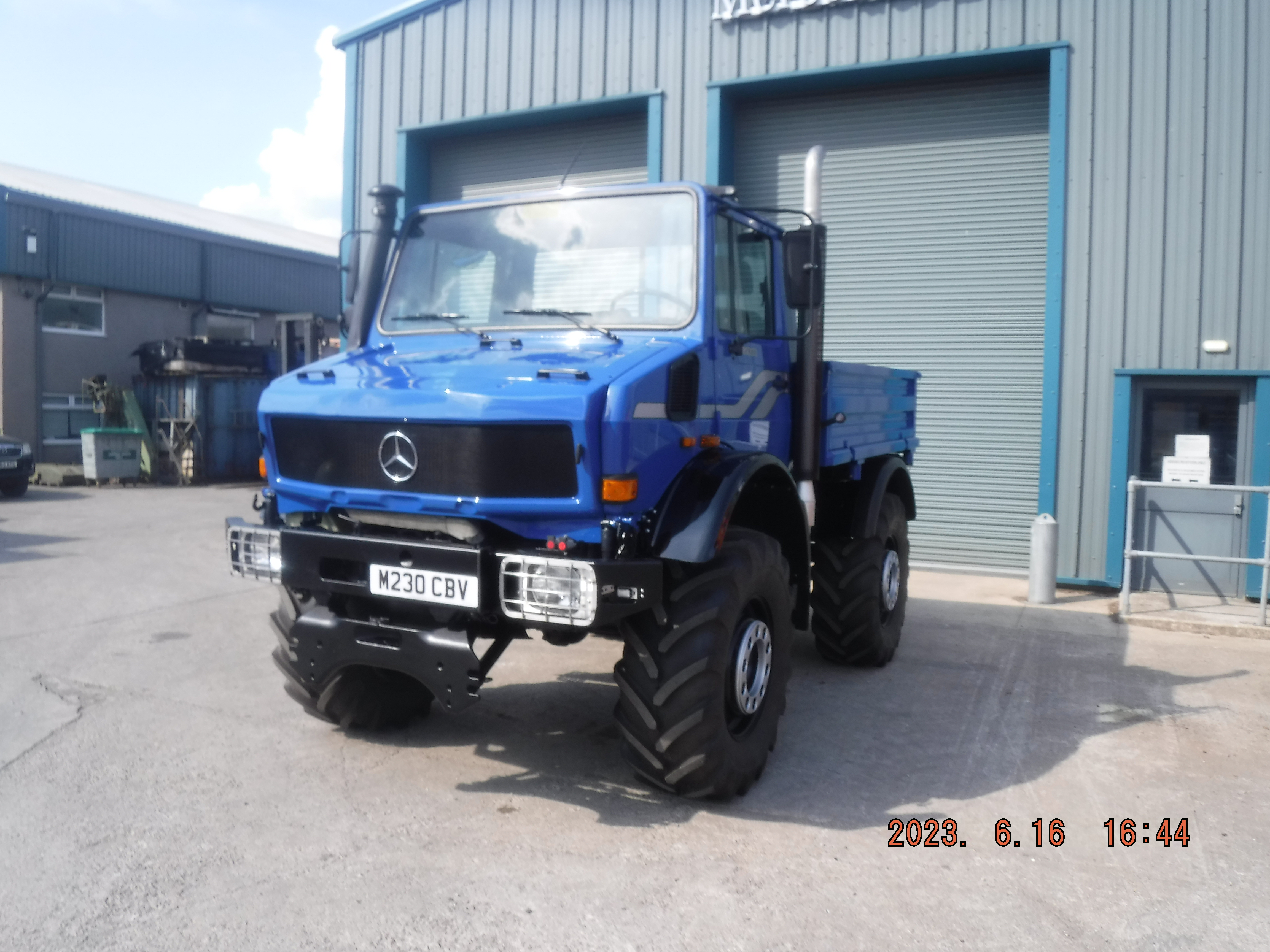 Here you go Unimog fans...