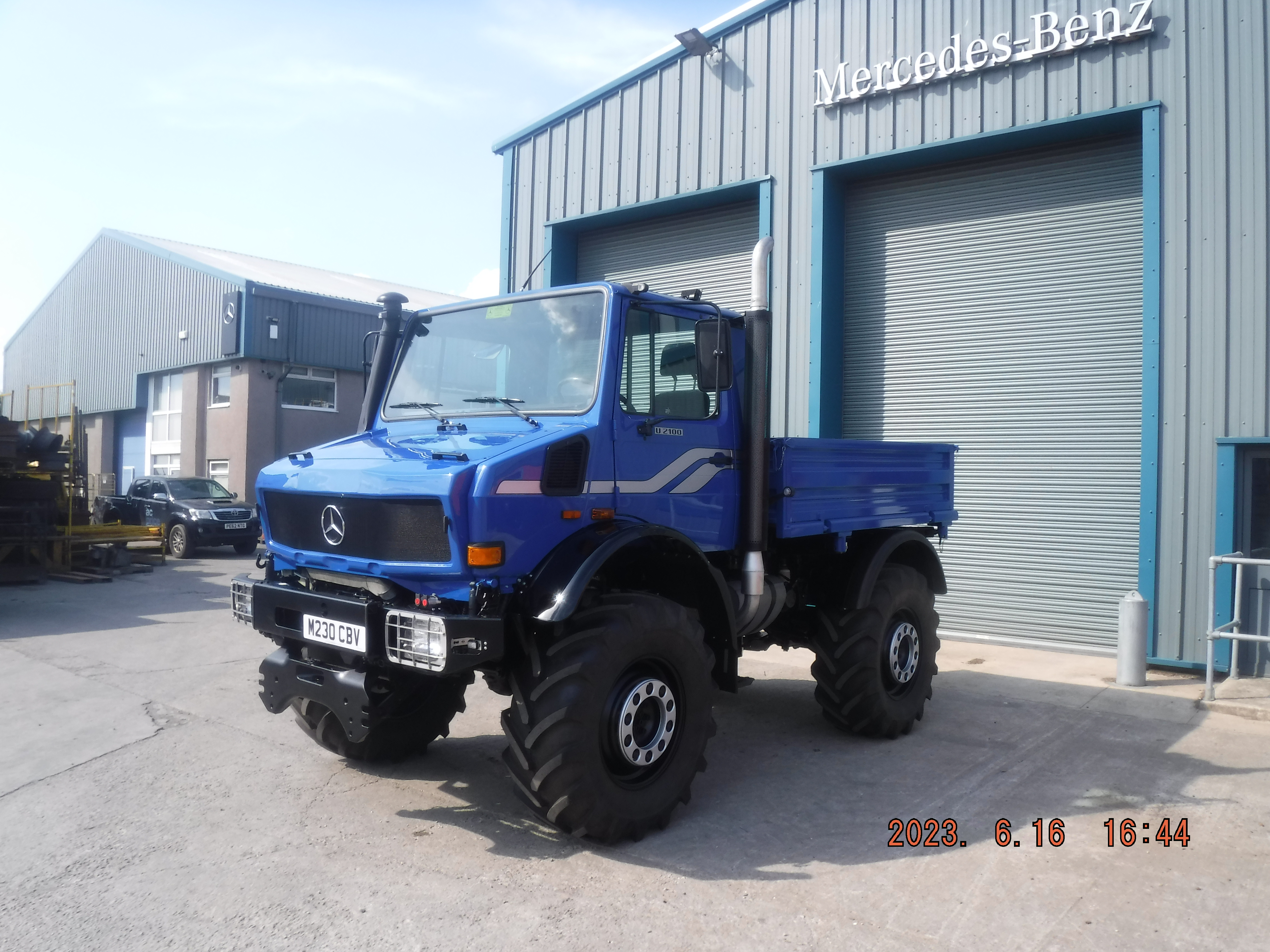 Here you go Unimog fans...