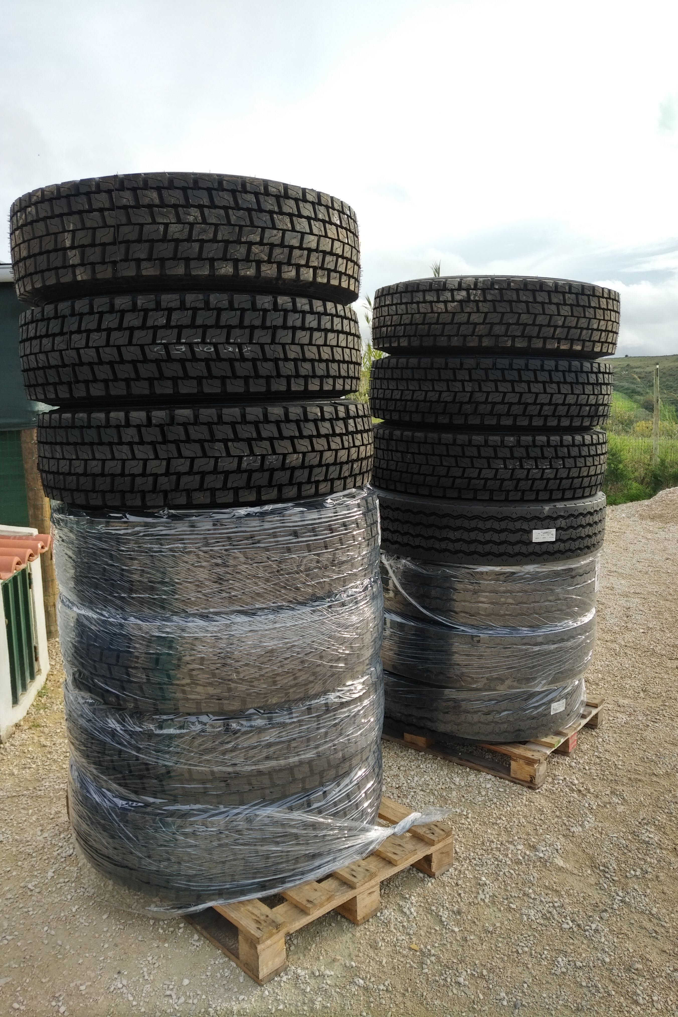 315/80R22.5 & 13R22.5 truck tyres recently sold to Douala - Cameroon.