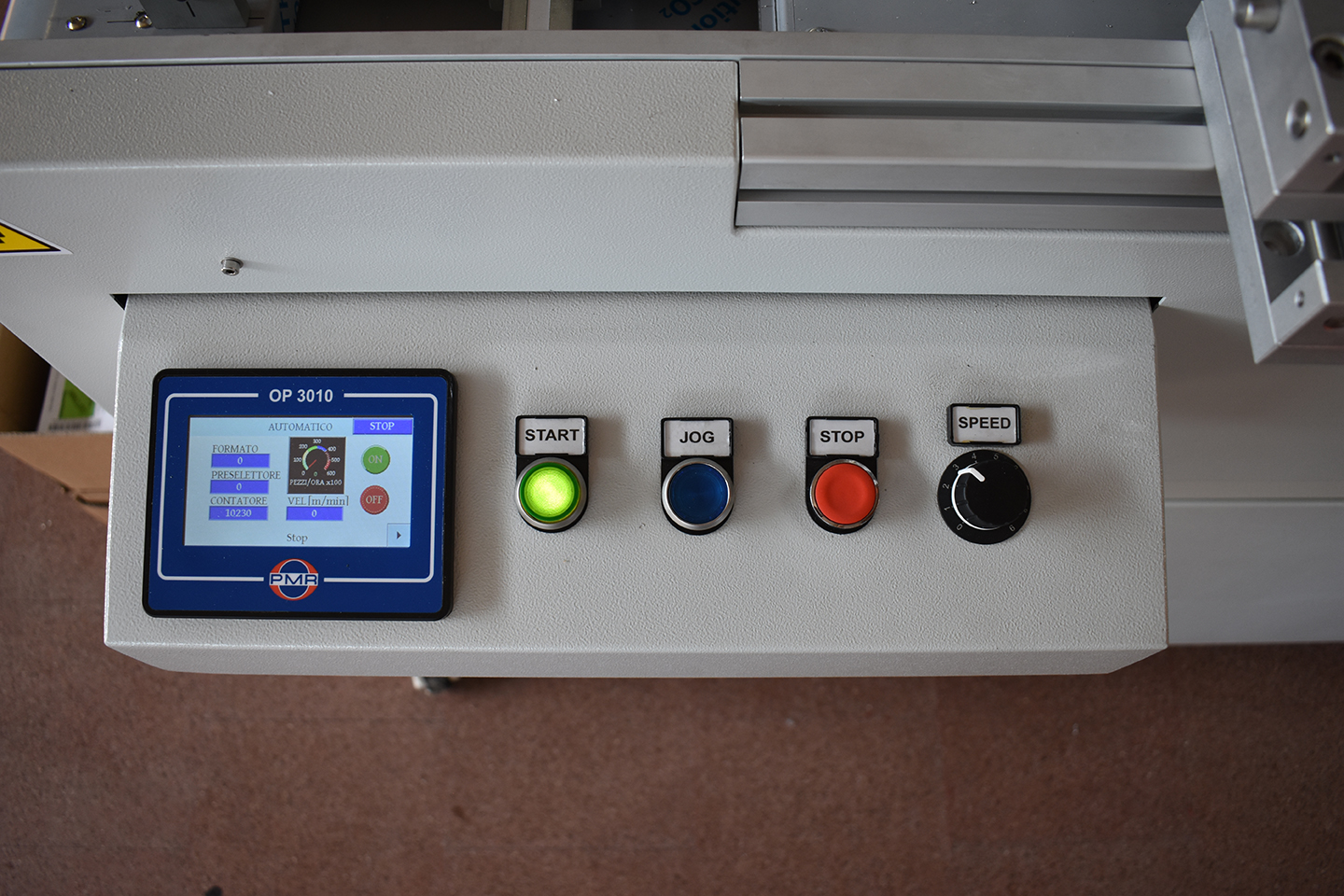 Etichettatrice per modulo continuo: alta velocità ed estrema precisione