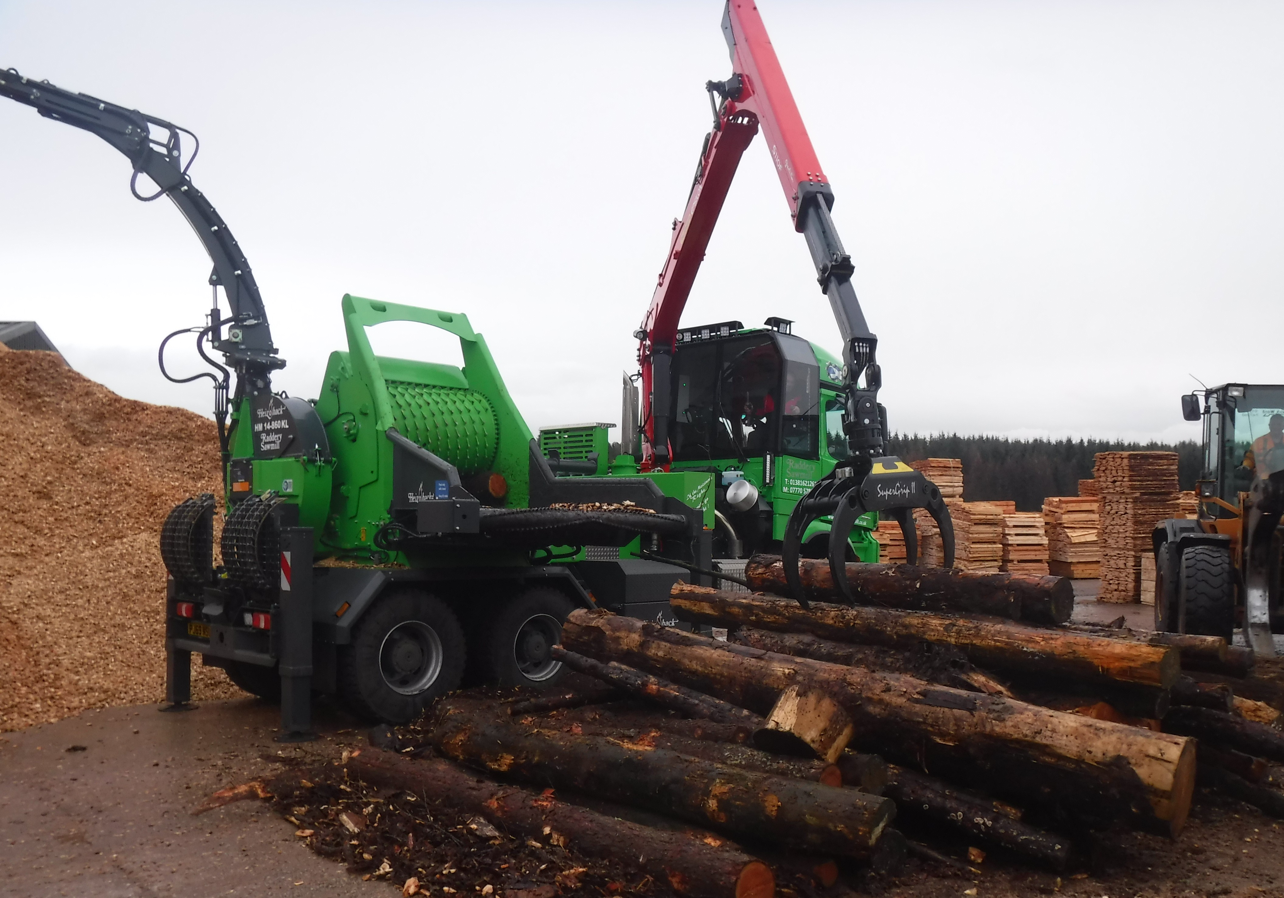 HM14-860KL MOUNTED ON THE 530 HP MERCEDES BENZ AROCS 6X6