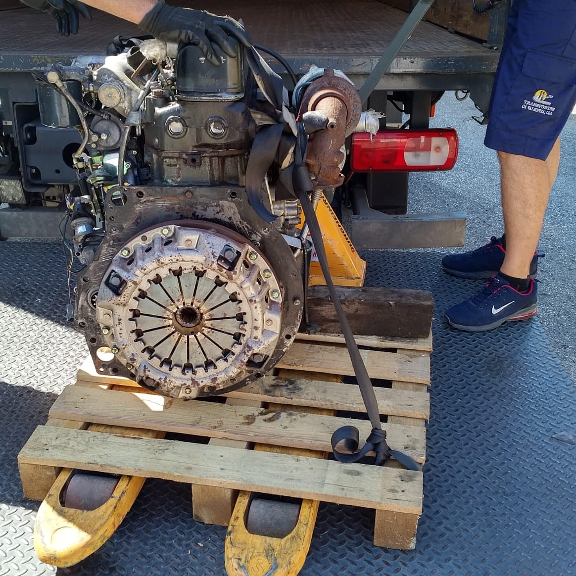 Transport & Delivery. Mitsubishi 4D34 3.9 TD Euro 2 engine.