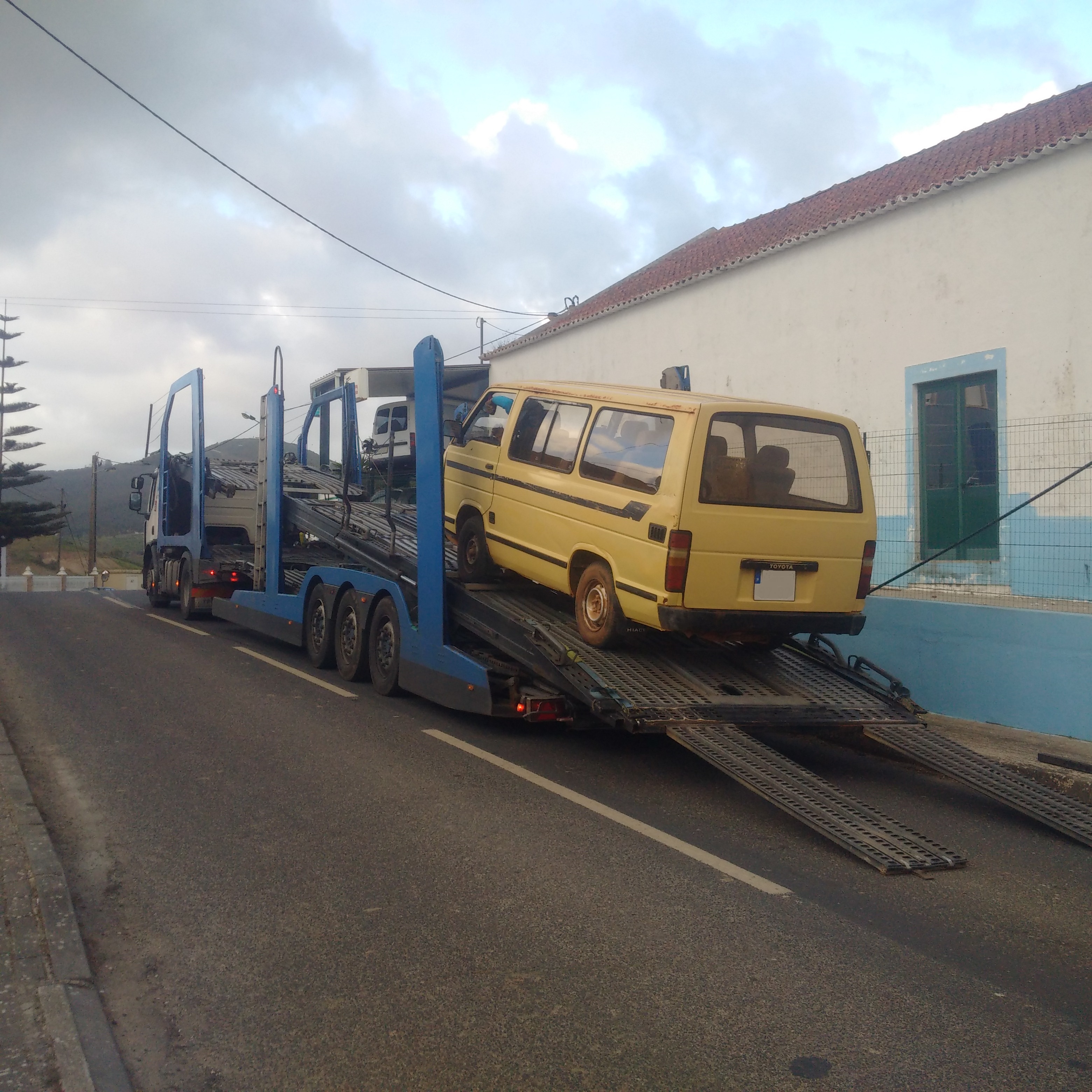 Transport & Delivery to Paris - France.