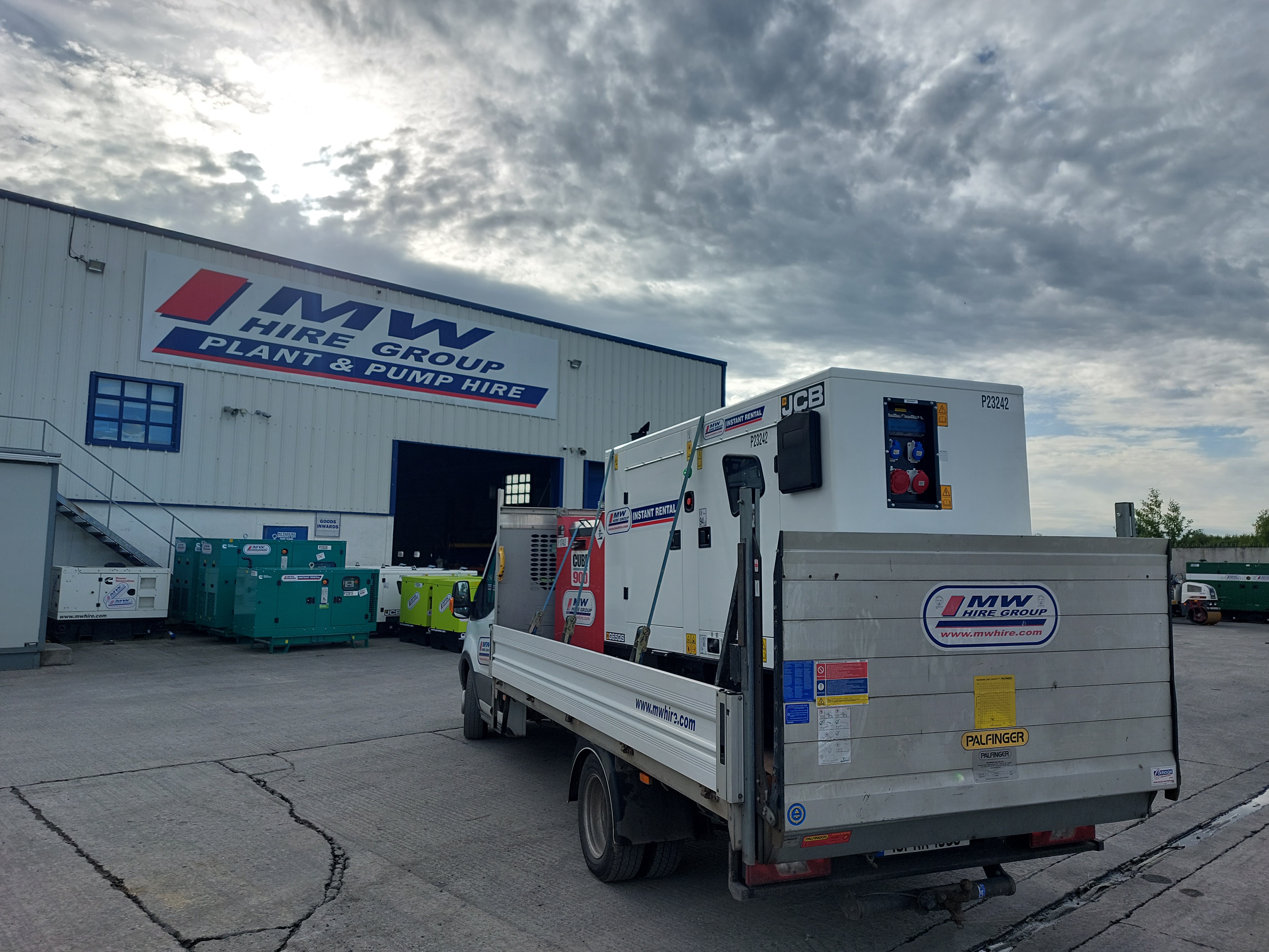 JCB G65Q5 and Feed Tank heading on a rental job in Wexford 