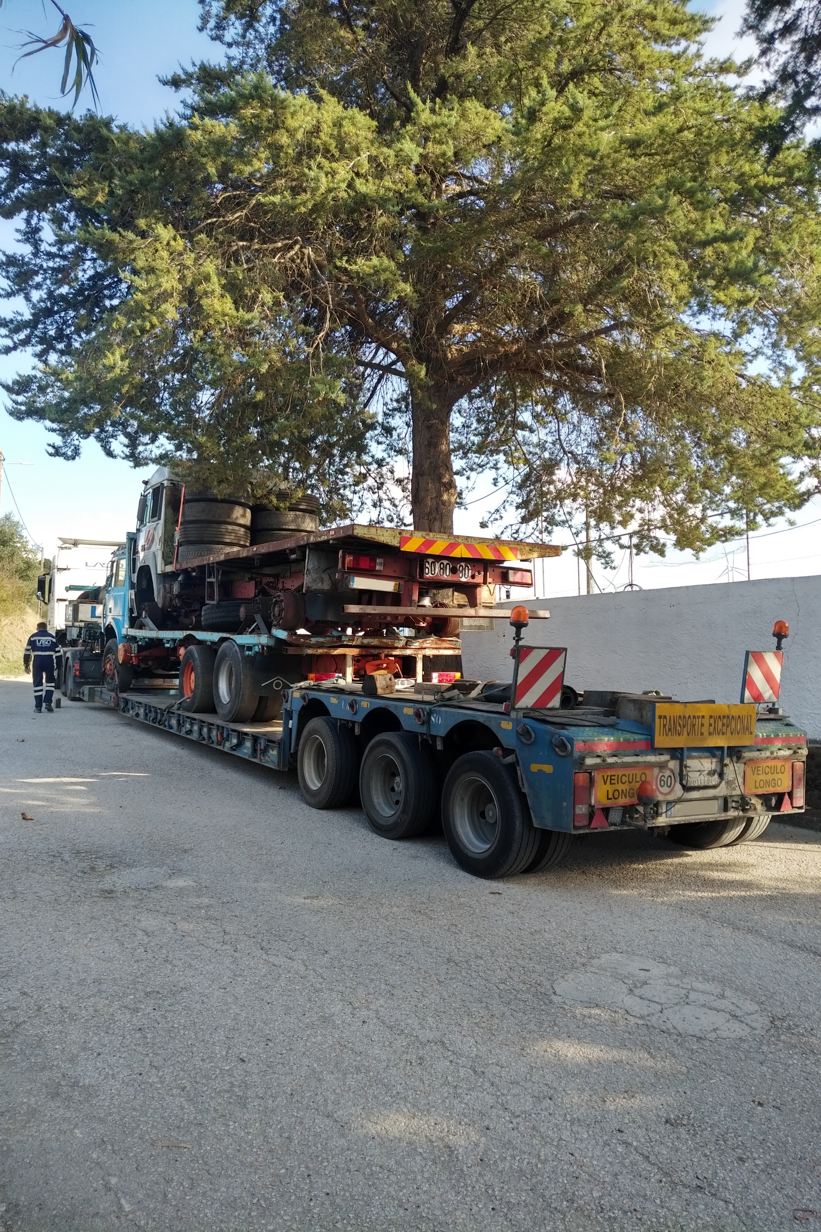 Special transport & delivery to port. Shipping to Lagos - Nigeria.