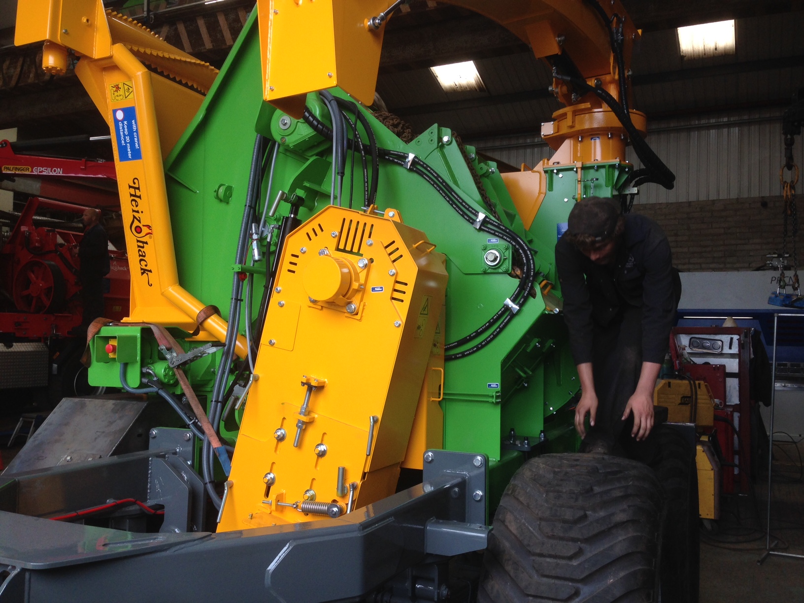 GLENDALE TREES SPECIALLY DESIGNED AND BUILT TANDEM AXEL CHASSIS